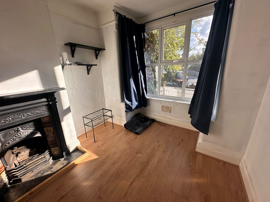 4 bed terraced house to rent, Watling Street, Stone DA2 photo 11