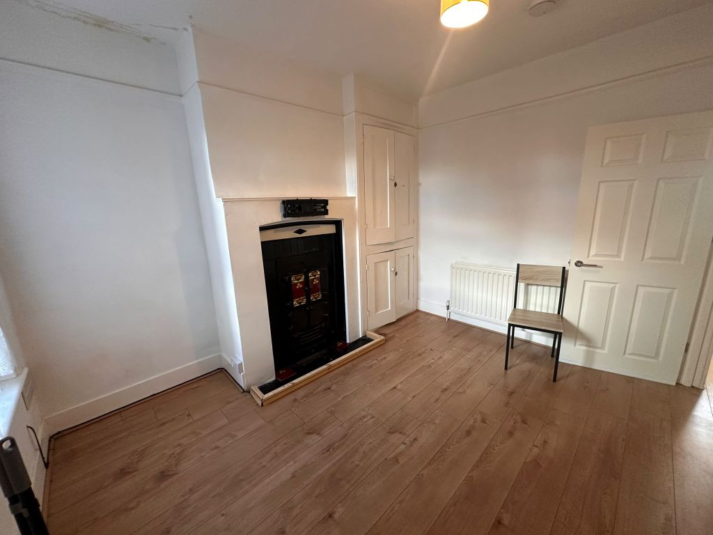 4 bed terraced house to rent, Watling Street, Stone DA2 photo 4