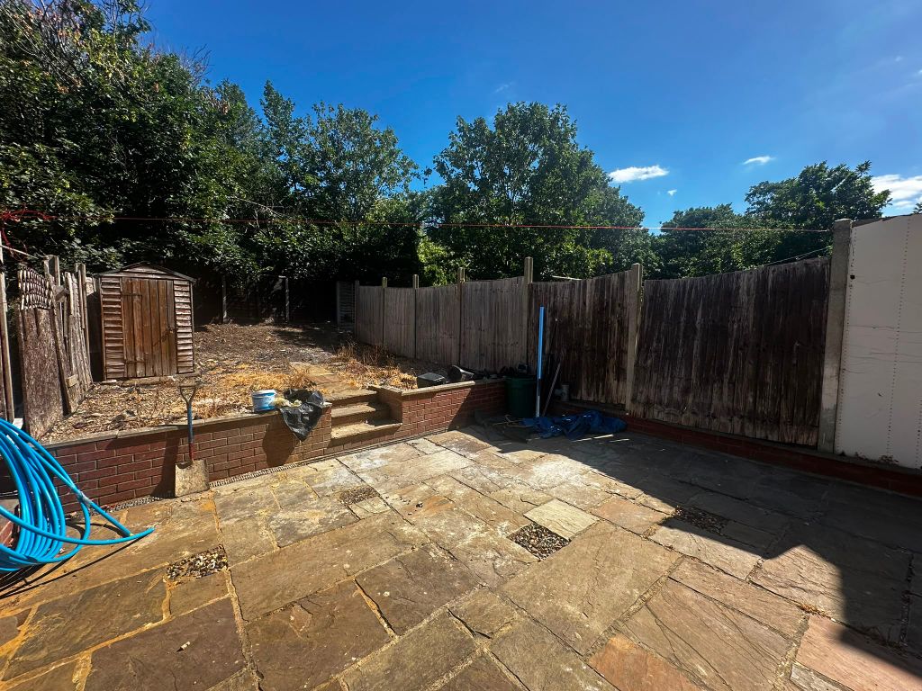 2 bed terraced house to rent, Brownhill Road, London SE6 photo 16