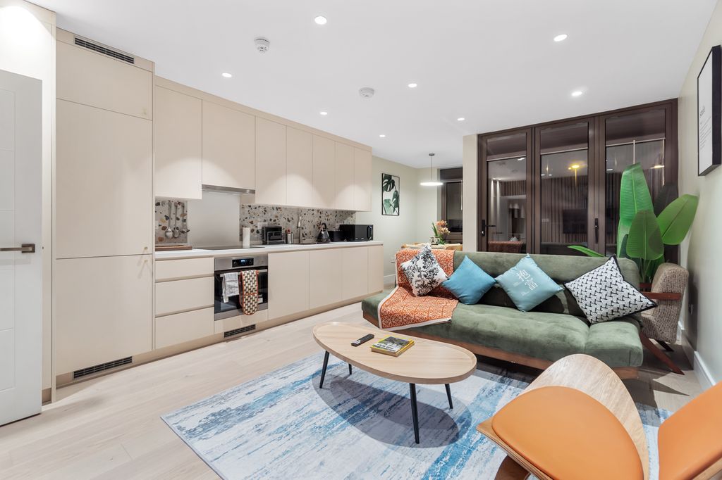 2 bed flat to rent, Evelina Road, London SE15 photo 3