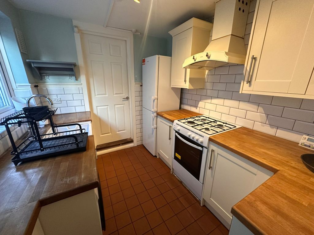 4 bed terraced house to rent, Watling Street, Stone DA2 photo 7