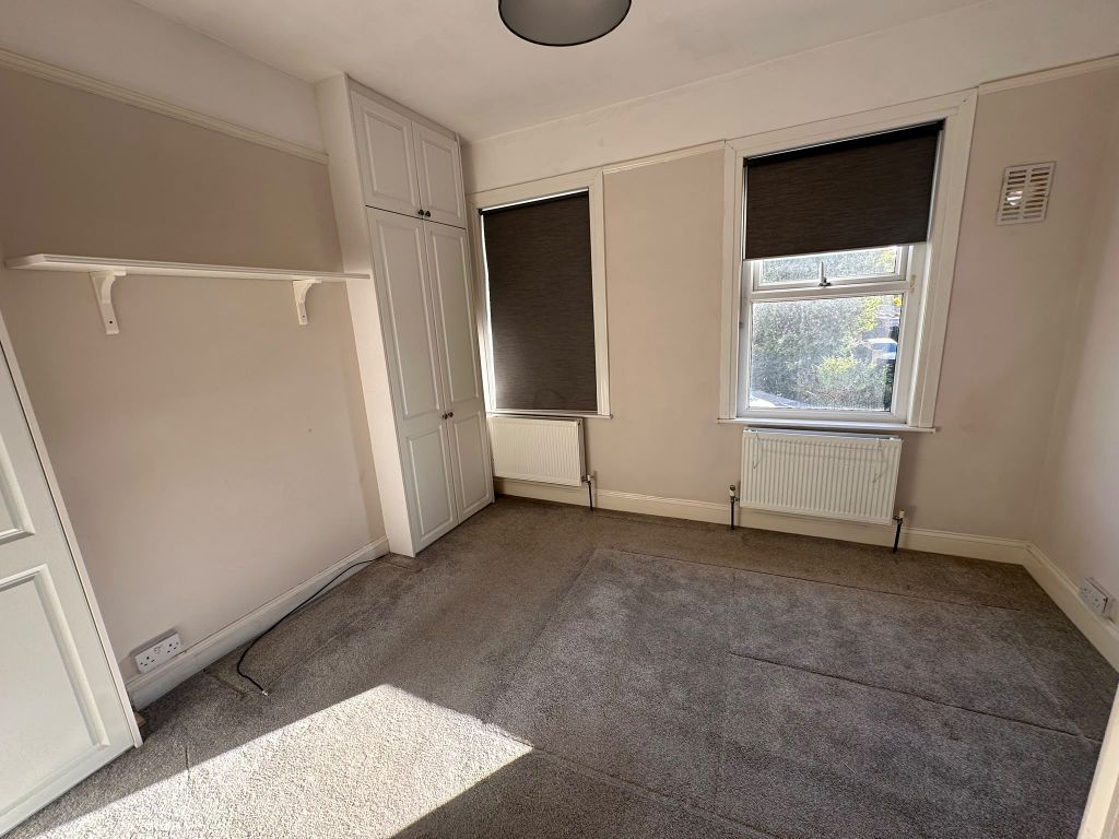 4 bed terraced house to rent, Watling Street, Stone DA2 photo 6