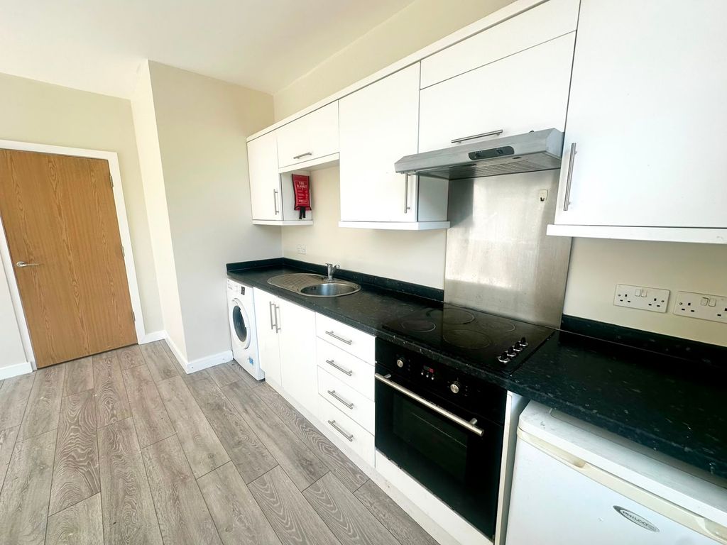 1 bed flat to rent, Lanier Road, London SE13 photo 2