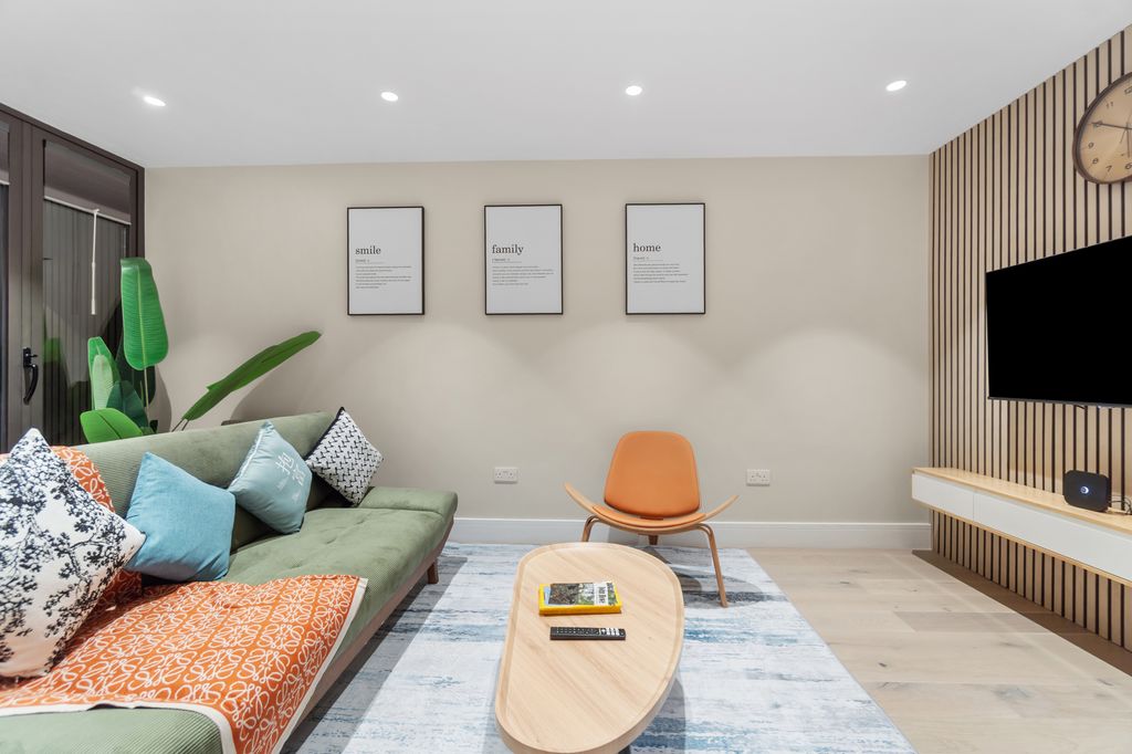 2 bed flat to rent, Evelina Road, London SE15 photo 6