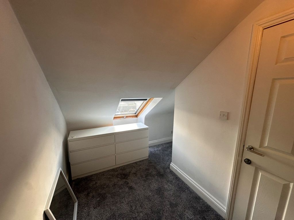 4 bed terraced house to rent, Watling Street, Stone DA2 photo 21