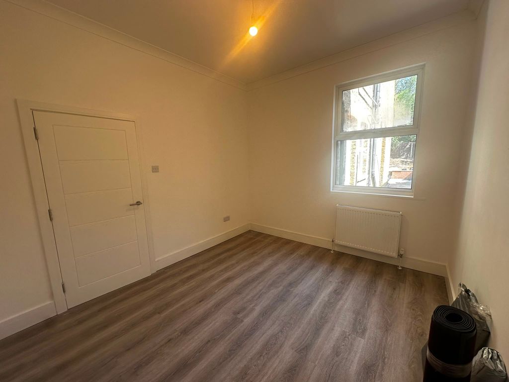 2 bed terraced house to rent, Brownhill Road, London SE6 photo 21