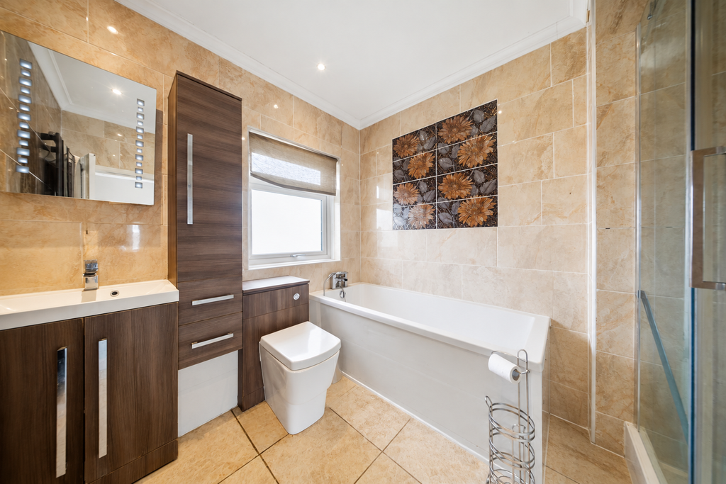 4 bed semi-detached house to rent, Ashbourne Avenue, Bexleyheath DA7