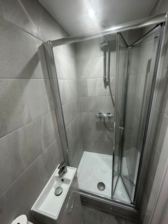 2 bed terraced house to rent, Brownhill Road, London SE6 photo 24