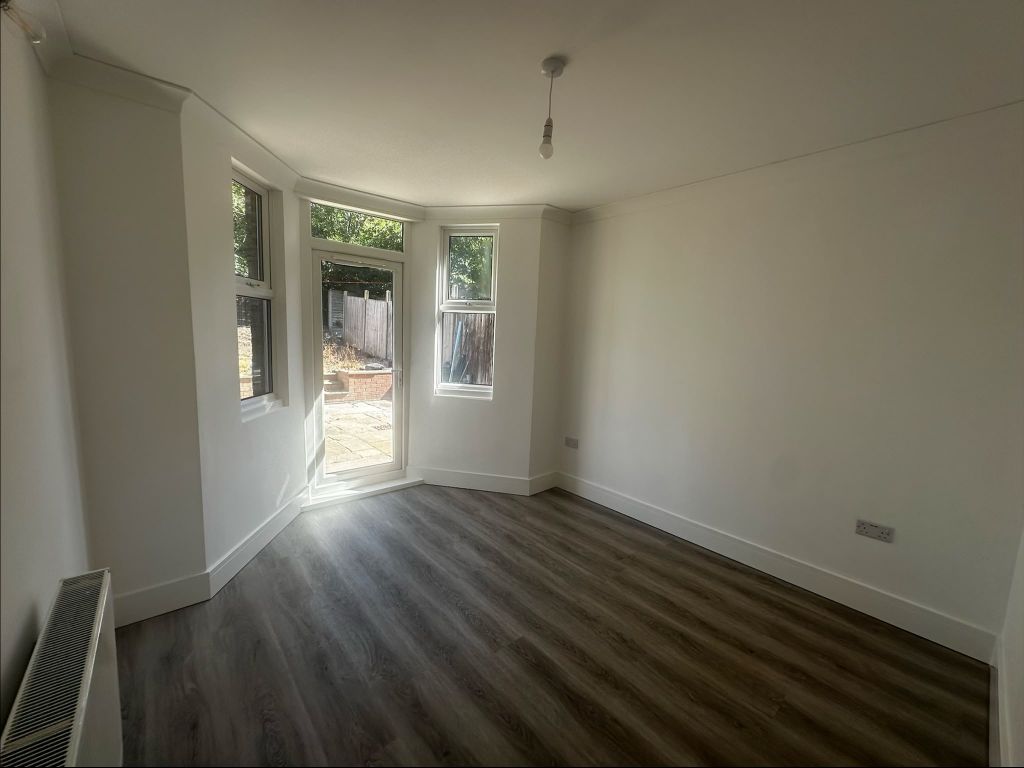 2 bed terraced house to rent, Brownhill Road, London SE6 photo 14