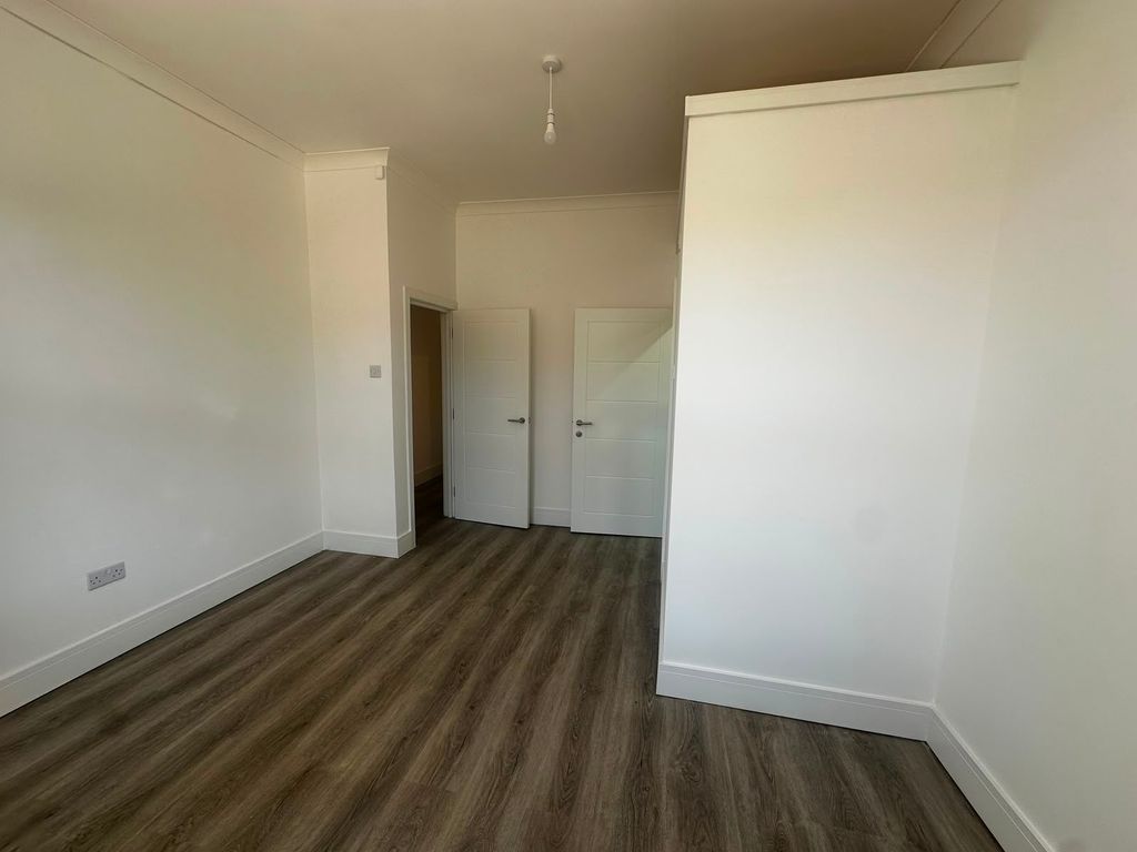 2 bed terraced house to rent, Brownhill Road, London SE6 photo 20
