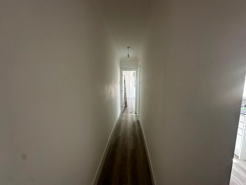 2 bed terraced house to rent, Brownhill Road, London SE6 photo 7