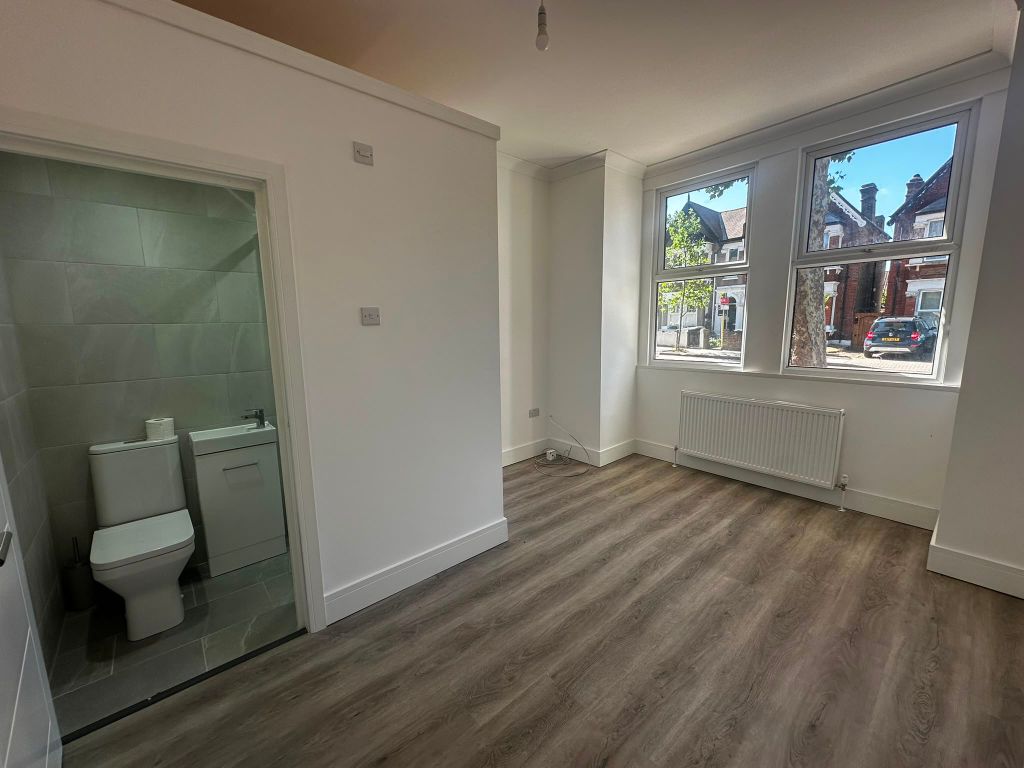 2 bed terraced house to rent, Brownhill Road, London SE6 photo 18
