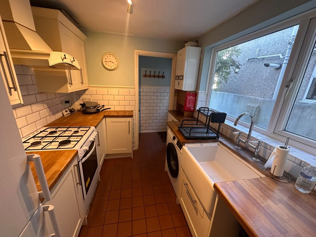 4 bed terraced house to rent, Watling Street, Stone DA2 photo 9