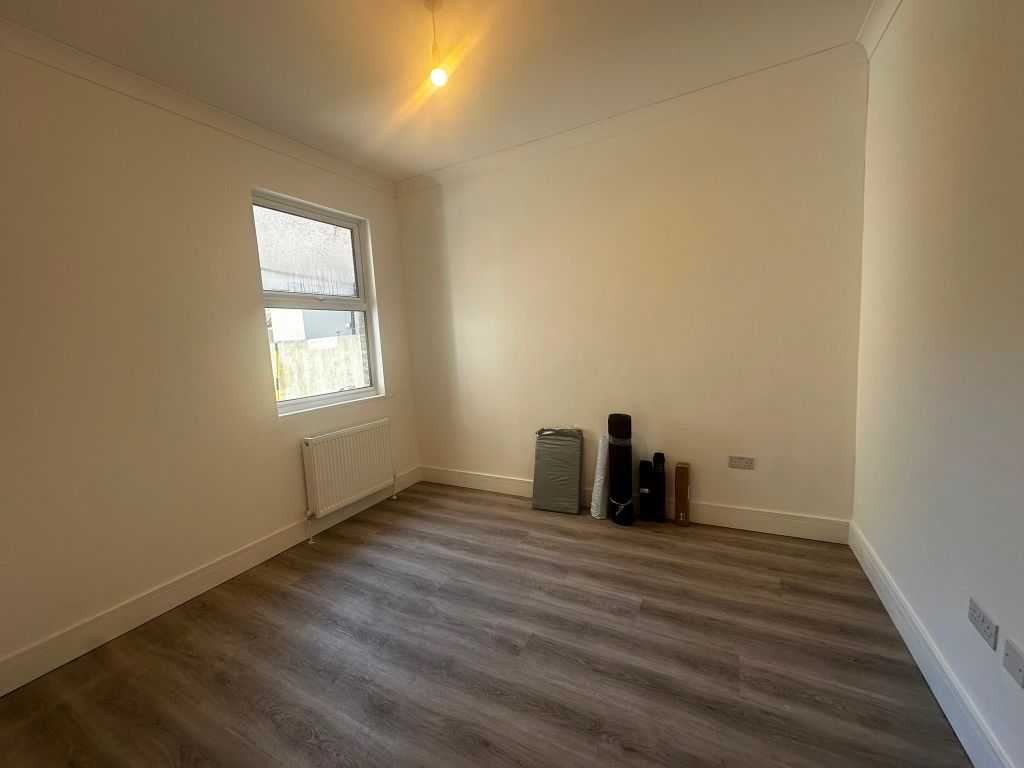 2 bed terraced house to rent, Brownhill Road, London SE6 photo 25