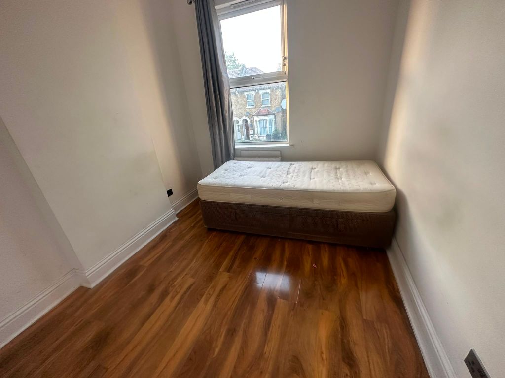 Room to rent, Brownhill Road, London SE6 photo 3