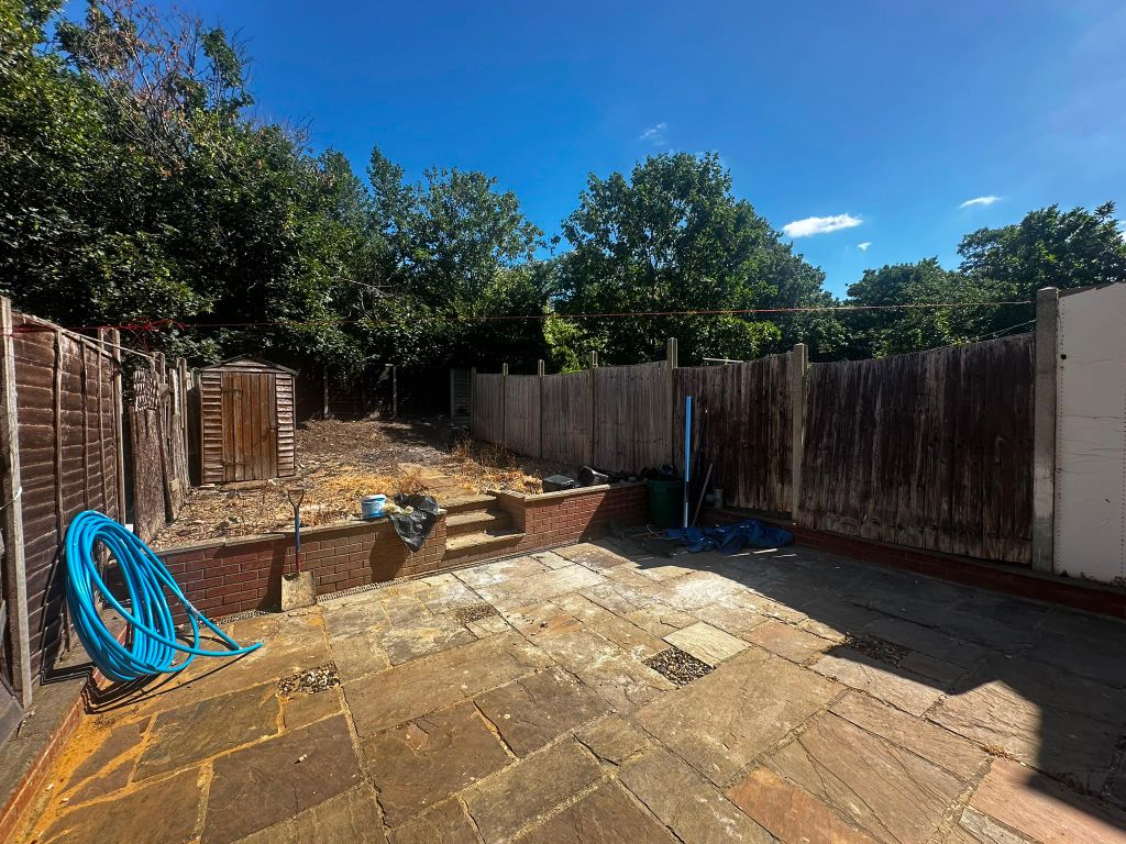 2 bed terraced house to rent, Brownhill Road, London SE6 photo 17