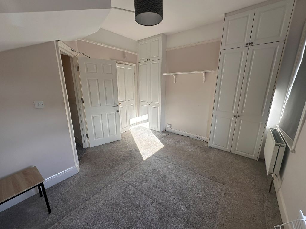 4 bed terraced house to rent, Watling Street, Stone DA2 photo 15