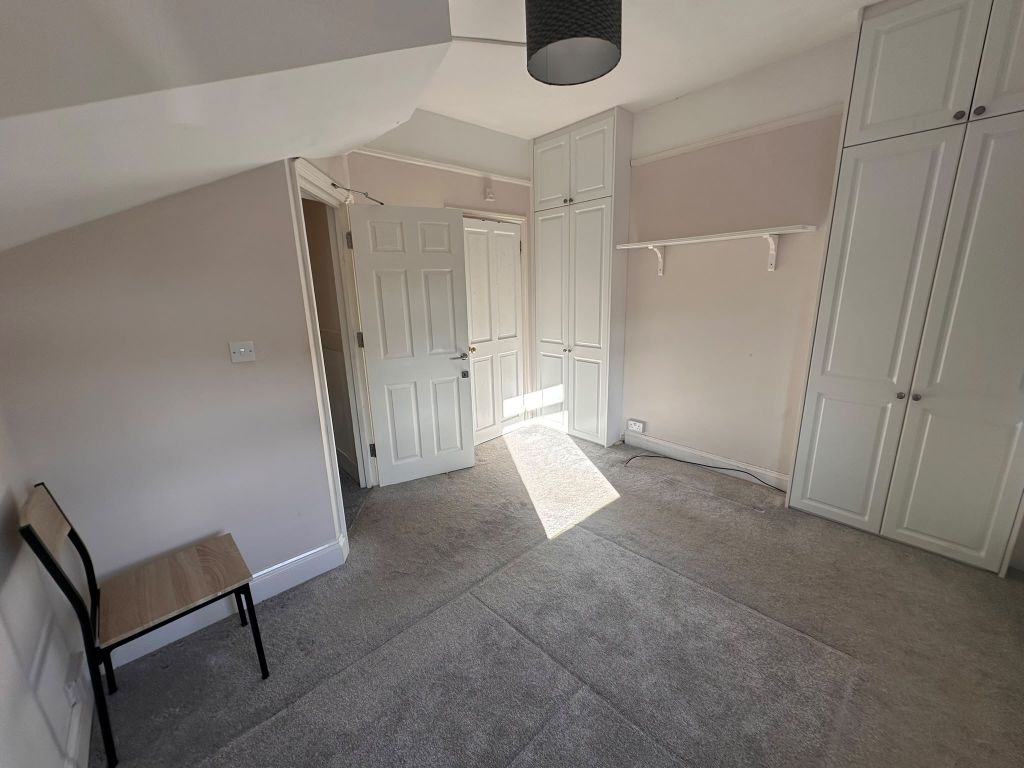 4 bed terraced house to rent, Watling Street, Stone DA2 photo 17