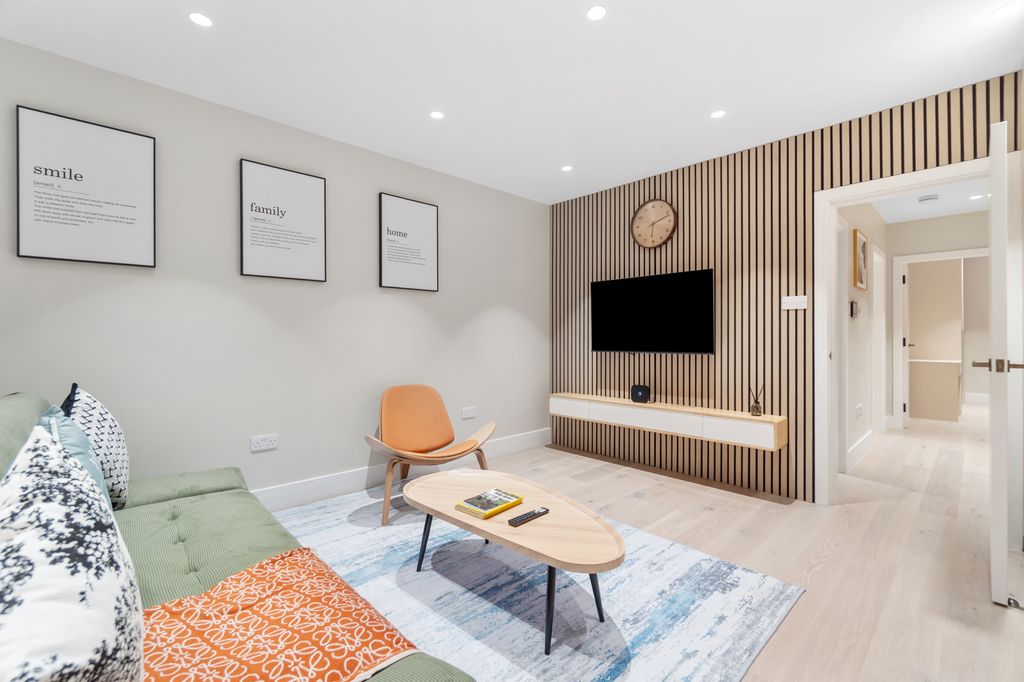 2 bed flat to rent, Evelina Road, London SE15 photo 5