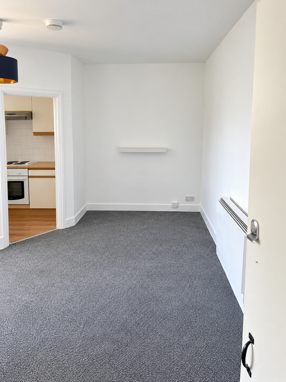 1 bed flat to rent, Kidbrooke Park Road SE3 photo 4