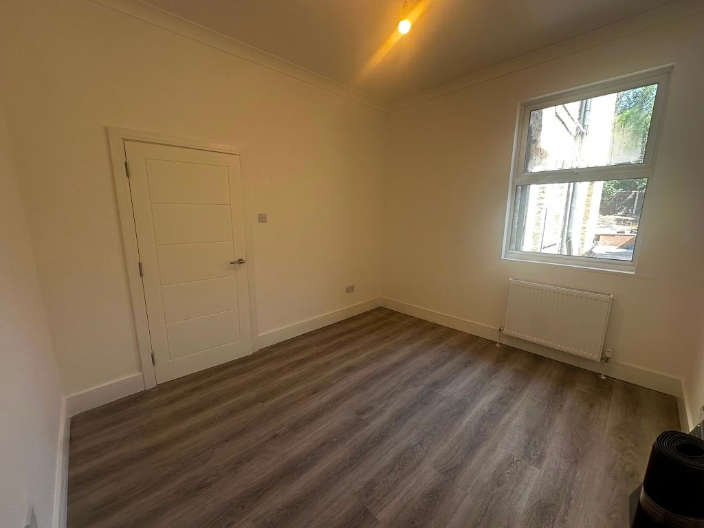 2 bed terraced house to rent, Brownhill Road, London SE6
