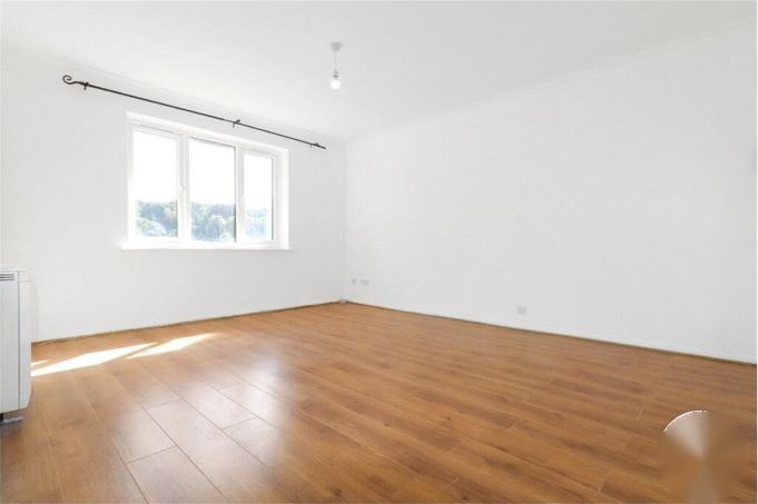 1 bed flat to rent, Halifield Drive, Belvedere DA17 photo 2