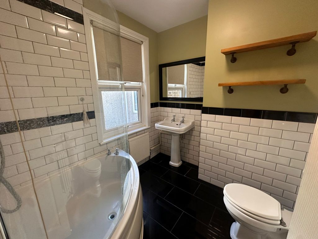4 bed terraced house to rent, Watling Street, Stone DA2