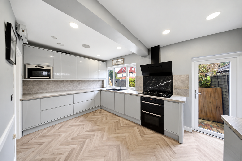 4 bed semi-detached house to rent, Ashbourne Avenue, Bexleyheath DA7
