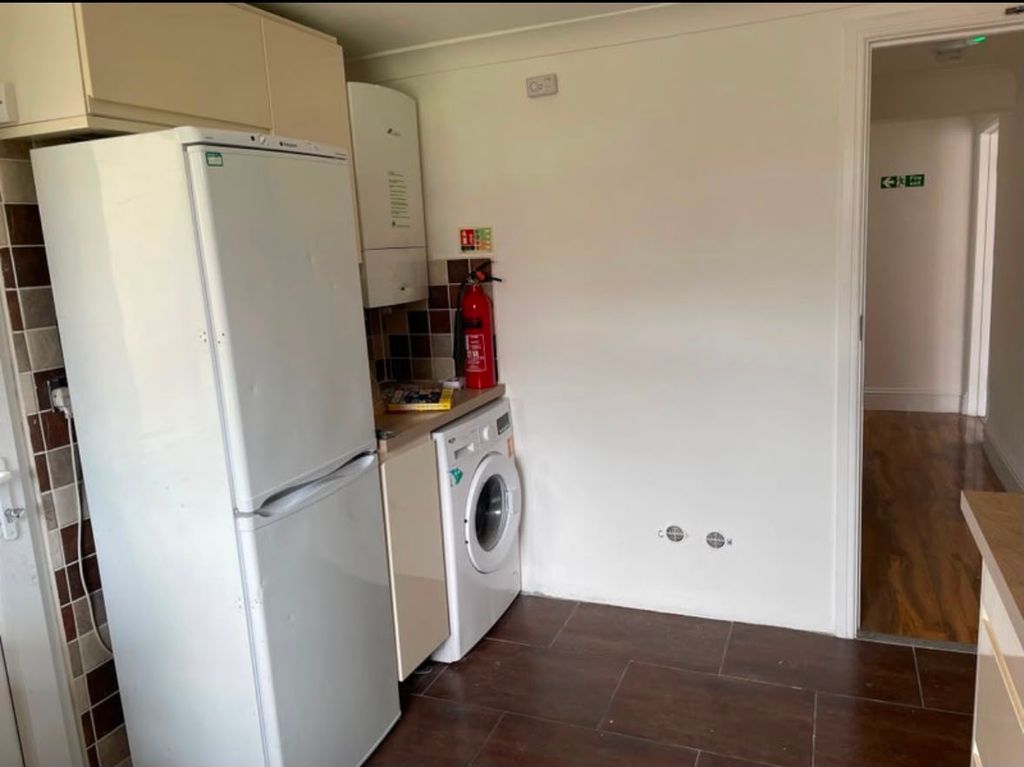 Room to rent, Brownhill Road, London SE6